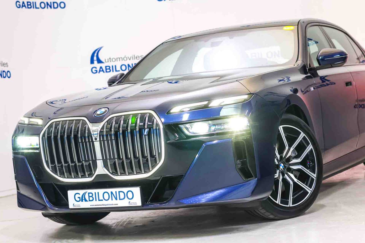 BMW i7 eDrive50 M Sport **Techo panorámico** - Foto 31