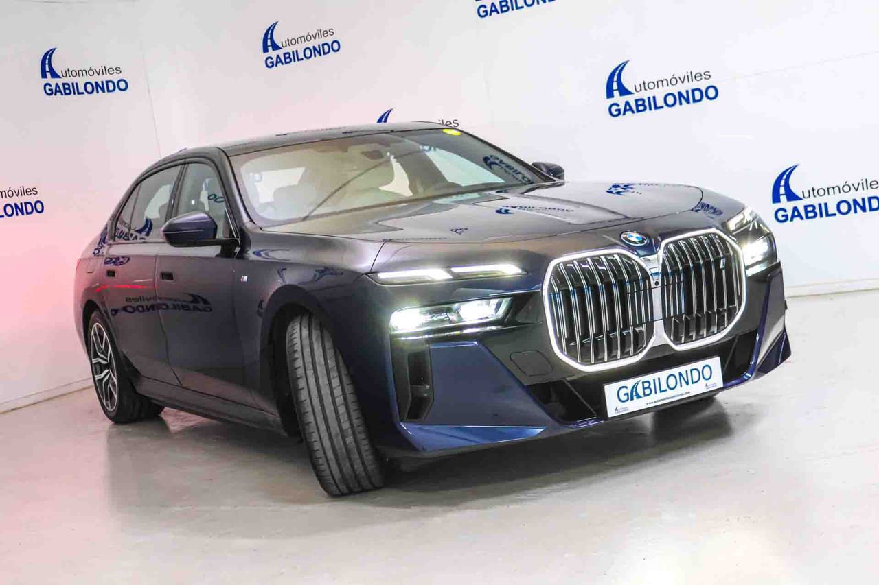 BMW i7 eDrive50 M Sport **Techo panorámico** - Foto 16