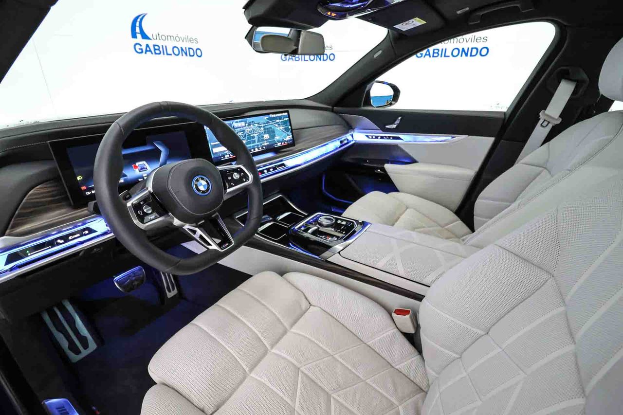 BMW i7 eDrive50 M Sport **Techo panorámico** - Foto 33