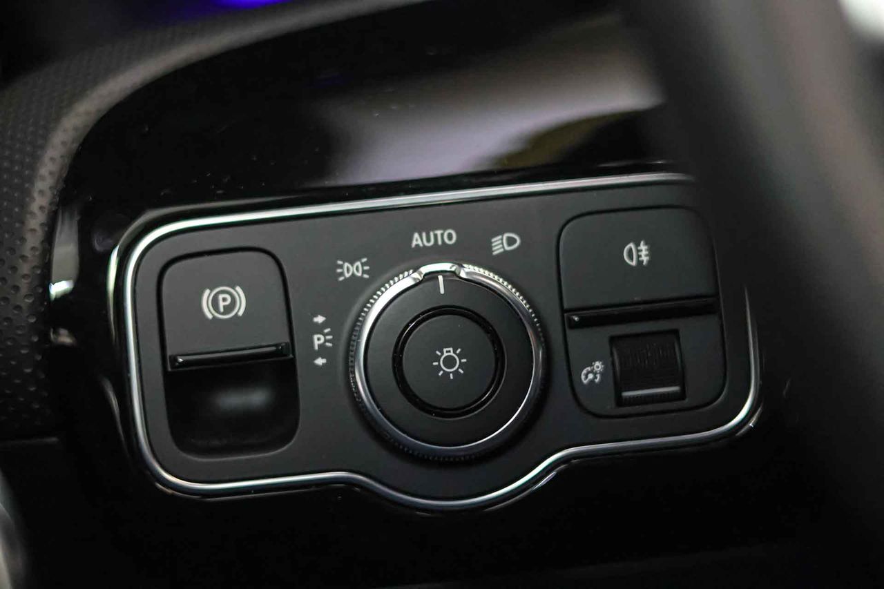 Mercedes Clase A Sedán A 250 e **Techo panorámico** - Foto 36