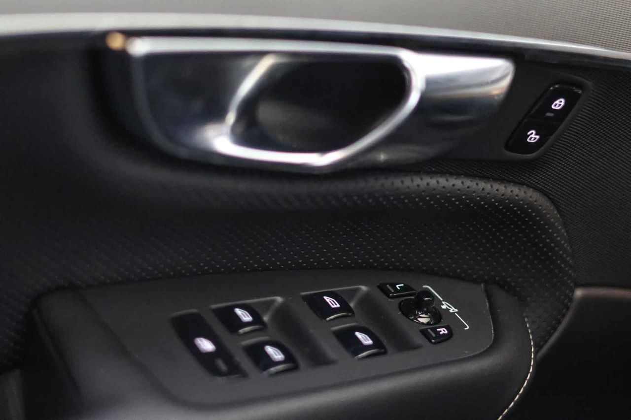 Volvo XC90 2.0 T8 AWD Recharge R-Design Auto **Techo panorámico** 7 Plazas - Foto 34