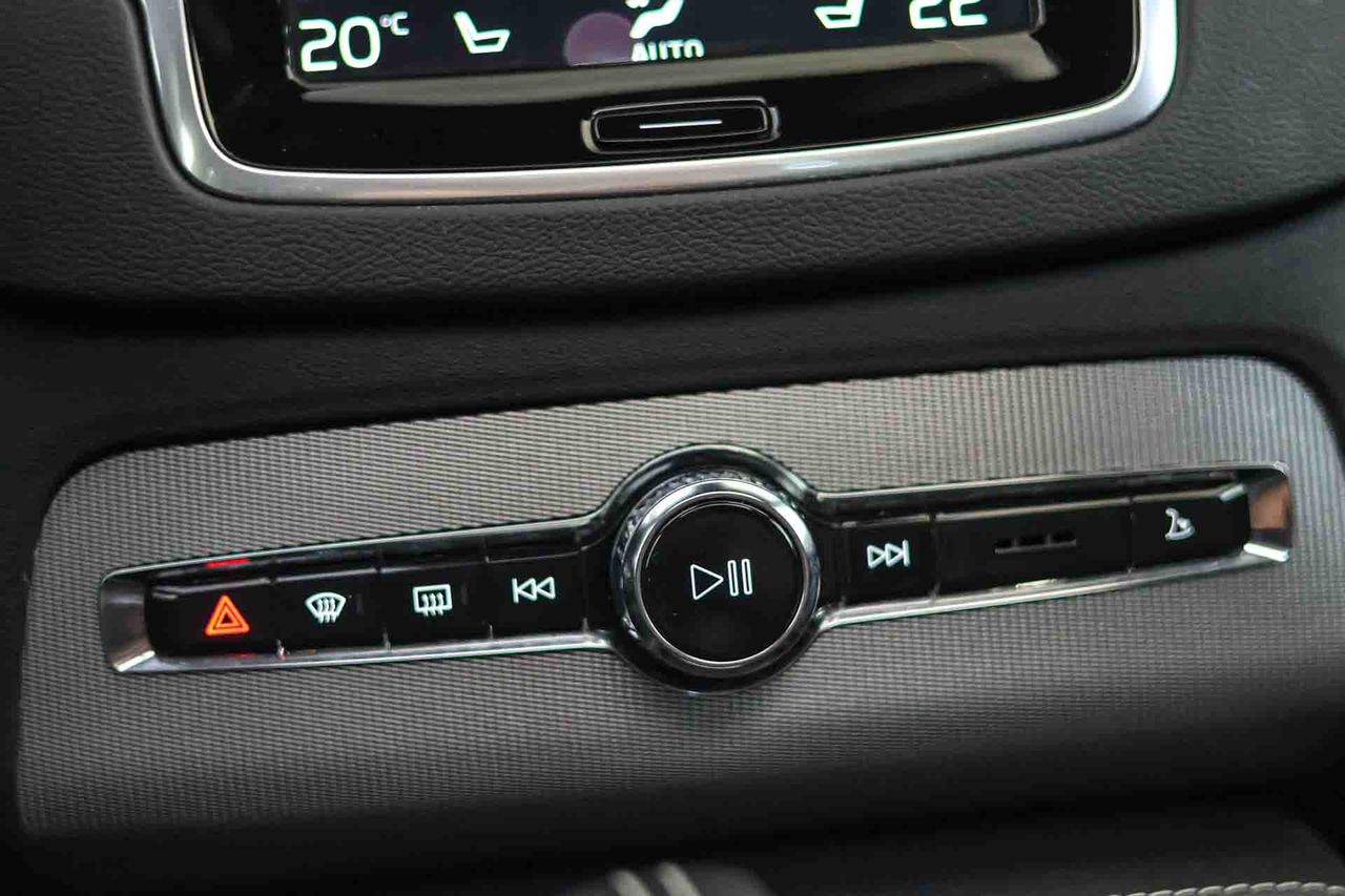 Volvo XC90 2.0 T8 AWD Recharge R-Design Auto **Techo panorámico** 7 Plazas - Foto 49