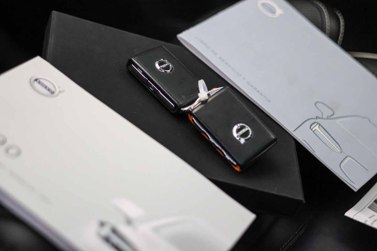 Volvo XC90 2.0 T8 AWD Recharge R-Design Auto **Techo panorámico** 7 Plazas - Foto 76