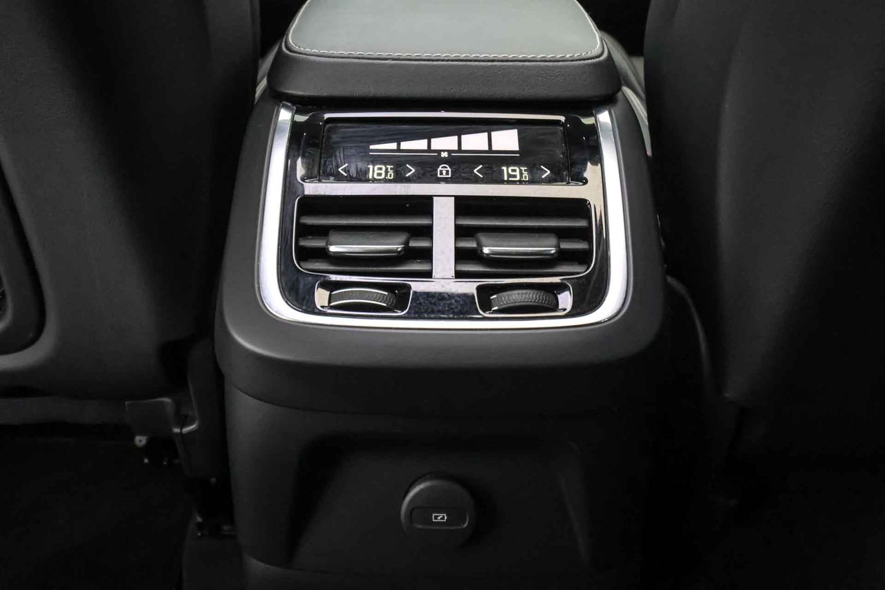 Volvo XC90 2.0 T8 AWD Recharge R-Design Auto **Techo panorámico** 7 Plazas - Foto 53