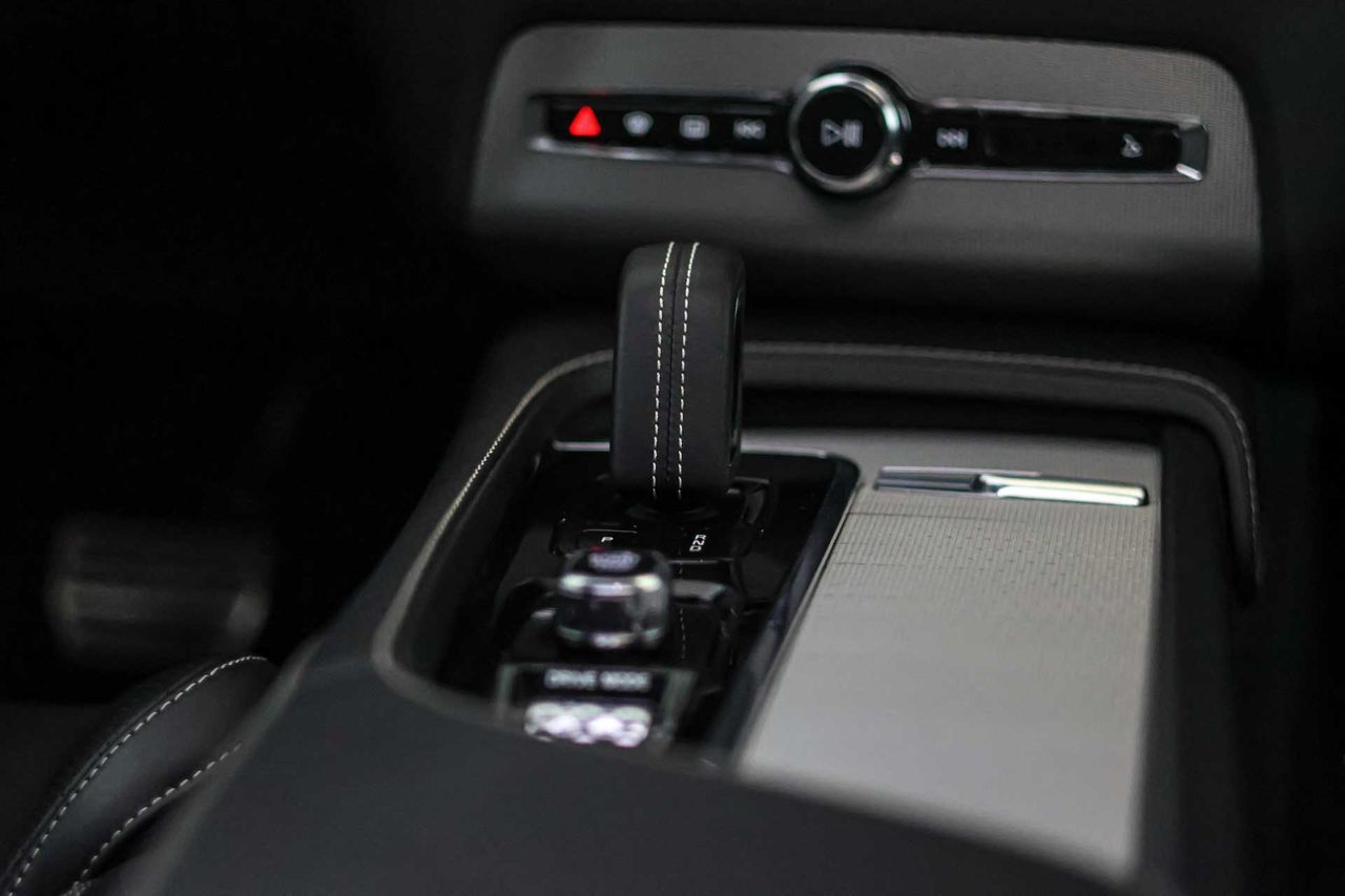 Volvo XC90 2.0 T8 AWD Recharge R-Design Auto **Techo panorámico** 7 Plazas - Foto 44