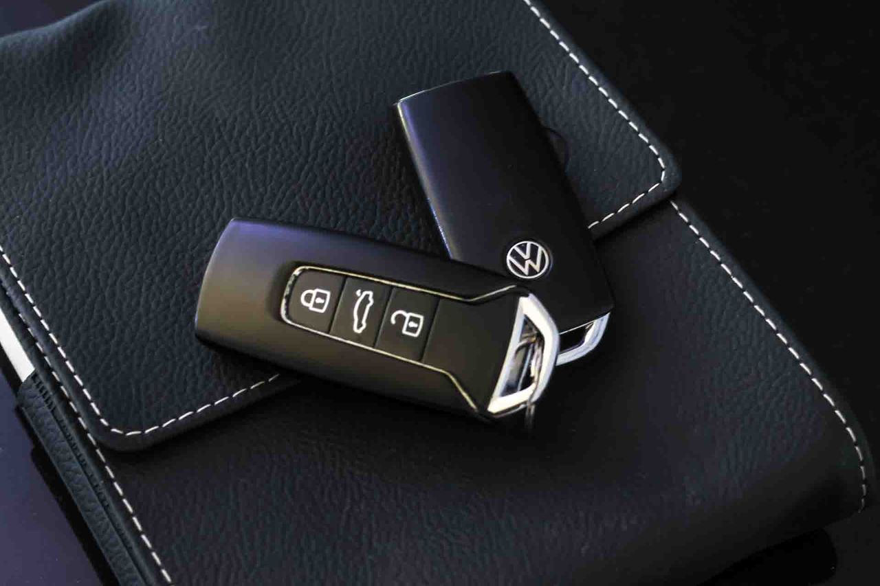 Volkswagen Touareg R 3.0 V6 TSI 340kW Tip 4M **Techo panorámico** - Foto 32