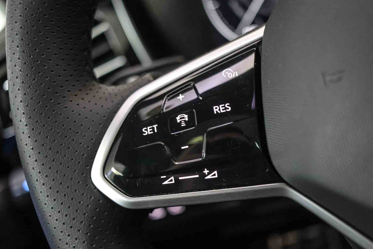 Volkswagen Touareg R 3.0 V6 TSI 340kW Tip 4M **Techo panorámico** - Foto 42