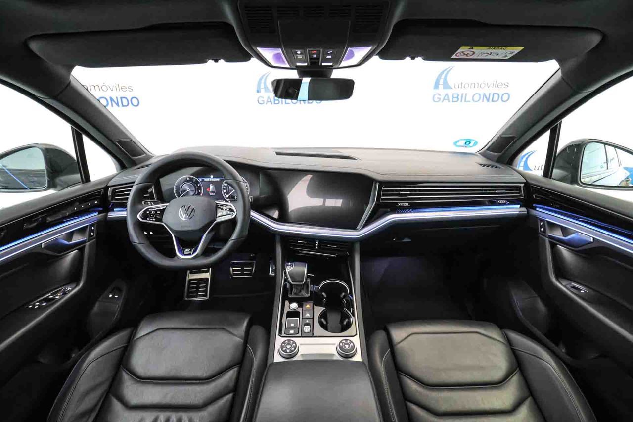Volkswagen Touareg R 3.0 V6 TSI 340kW Tip 4M **Techo panorámico** - Foto 23