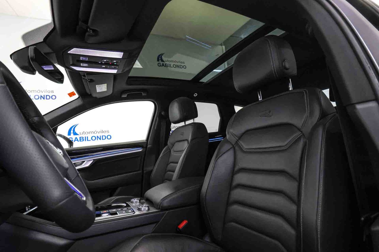 Volkswagen Touareg R 3.0 V6 TSI 340kW Tip 4M **Techo panorámico** - Foto 22