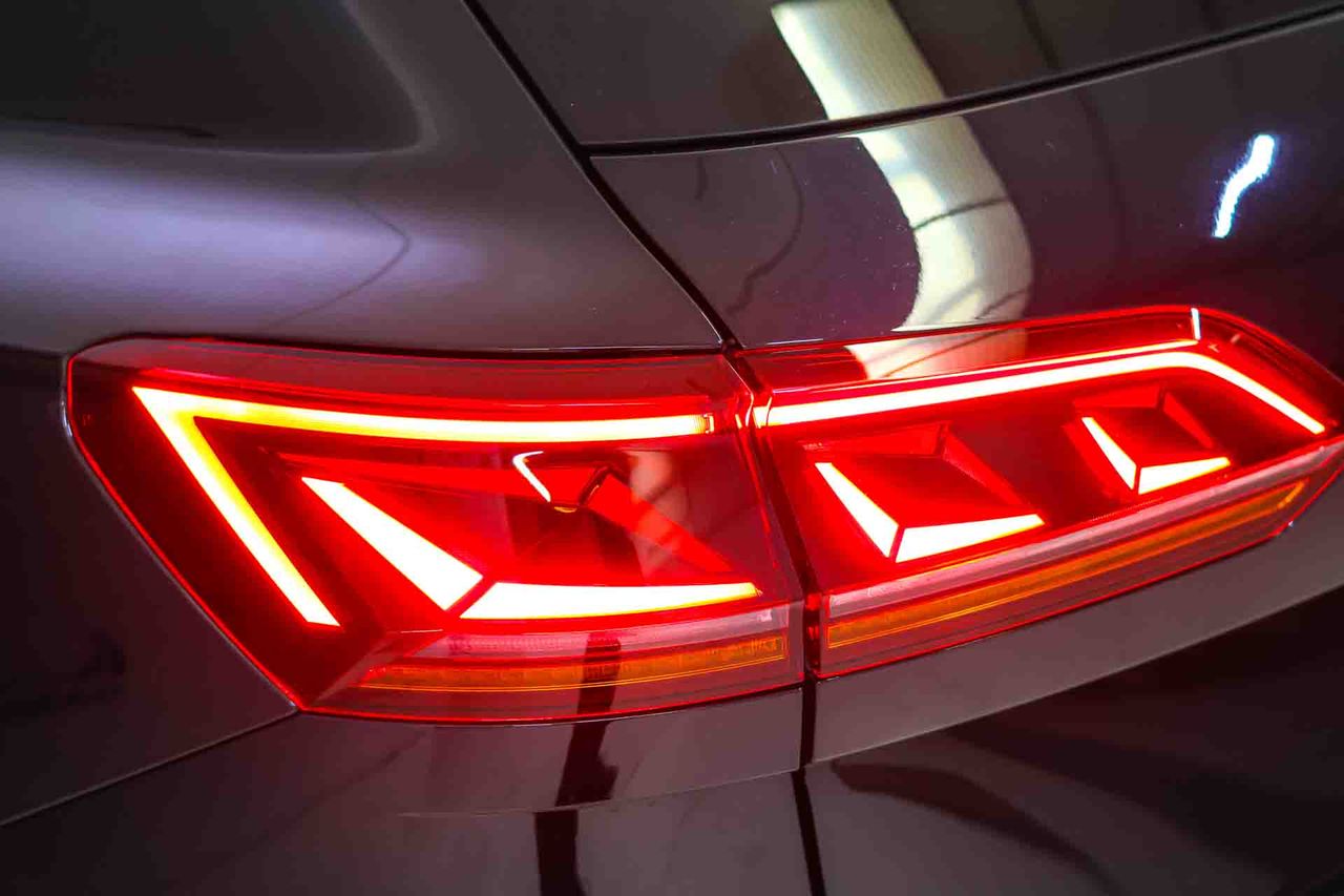 Volkswagen Touareg R 3.0 V6 TSI 340kW Tip 4M **Techo panorámico** - Foto 19