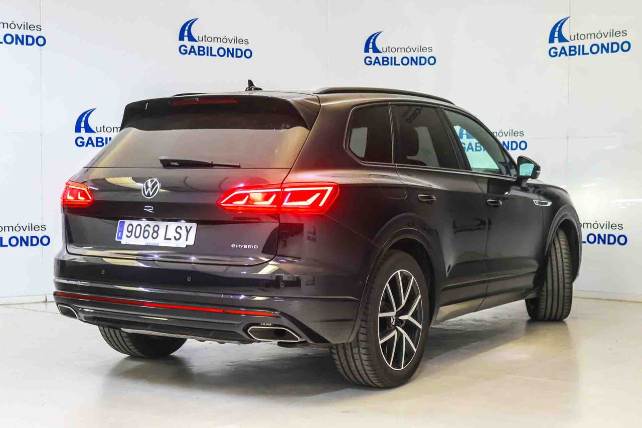 Volkswagen Touareg R 3.0 V6 TSI 340kW Tip 4M **Techo panorámico** - Foto 11