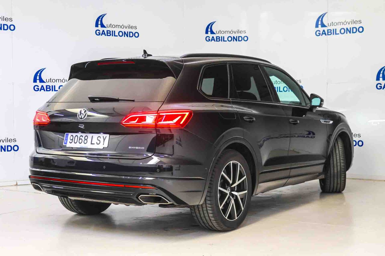 Volkswagen Touareg R 3.0 V6 TSI 340kW Tip 4M **Techo panorámico** - Foto 13