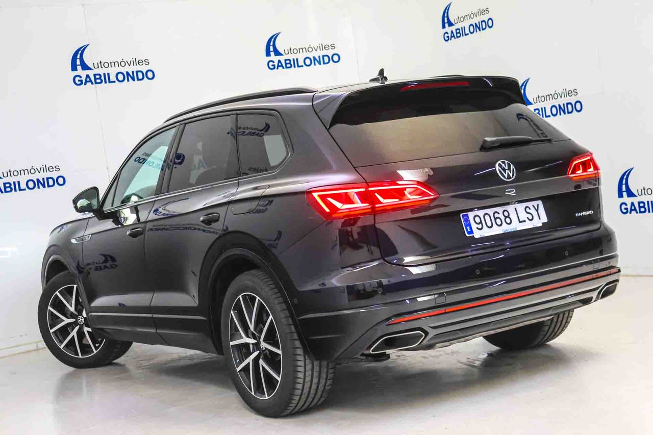Volkswagen Touareg R 3.0 V6 TSI 340kW Tip 4M **Techo panorámico** - Foto 17