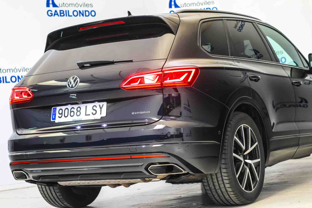 Volkswagen Touareg R 3.0 V6 TSI 340kW Tip 4M **Techo panorámico** - Foto 31