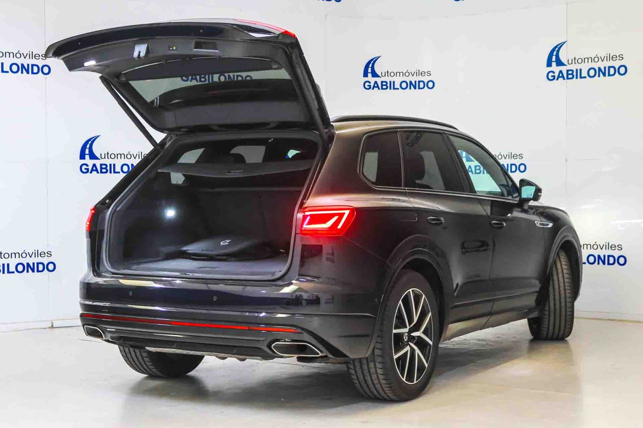 Volkswagen Touareg R 3.0 V6 TSI 340kW Tip 4M **Techo panorámico** - Foto 15