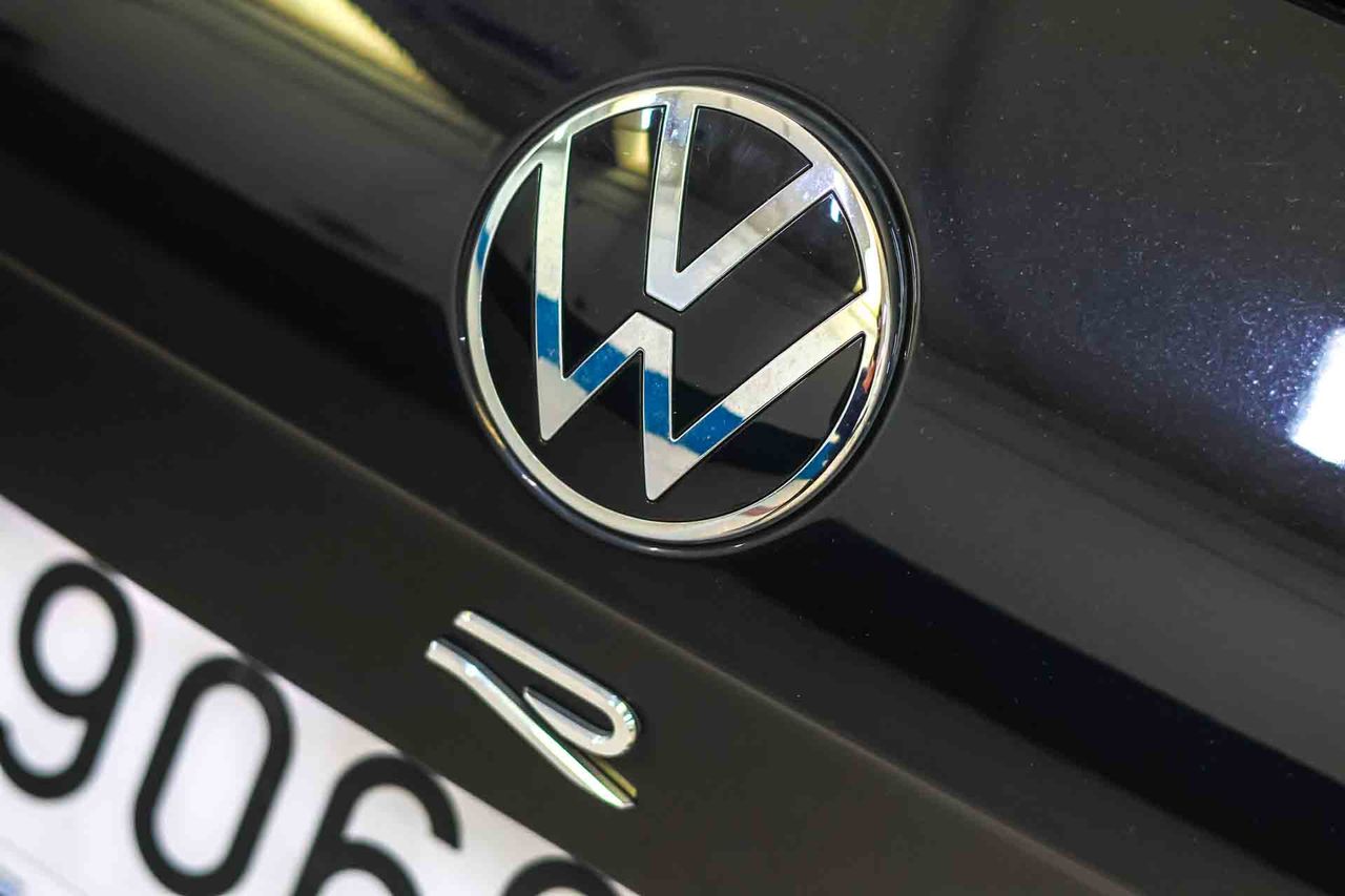 Volkswagen Touareg R 3.0 V6 TSI 340kW Tip 4M **Techo panorámico** - Foto 27