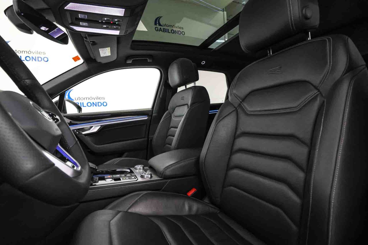 Volkswagen Touareg R 3.0 V6 TSI 340kW Tip 4M **Techo panorámico** - Foto 33
