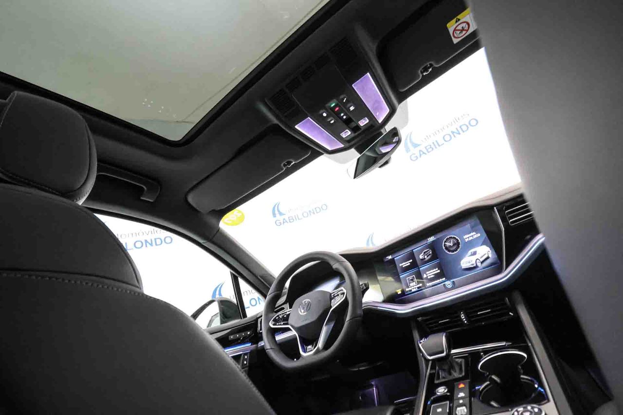 Volkswagen Touareg R 3.0 V6 TSI 340kW Tip 4M **Techo panorámico** - Foto 55