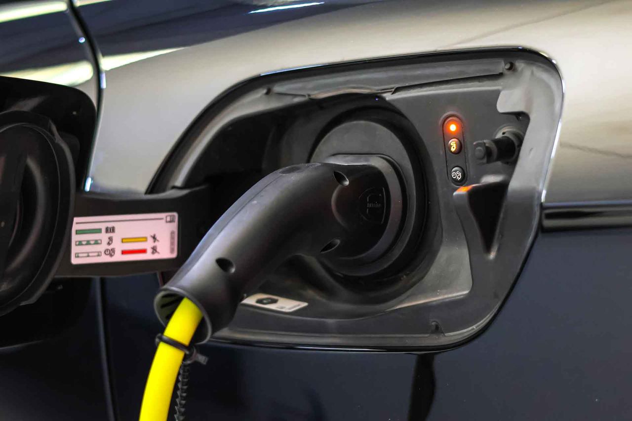 Volkswagen Touareg R 3.0 V6 TSI 340kW Tip 4M **Techo panorámico** - Foto 9