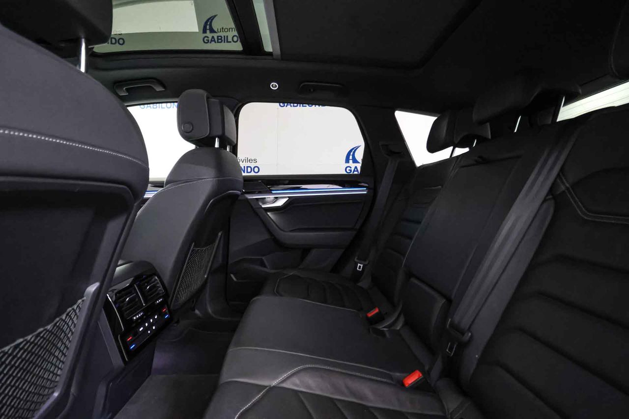 Volkswagen Touareg R 3.0 V6 TSI 340kW Tip 4M **Techo panorámico** - Foto 27