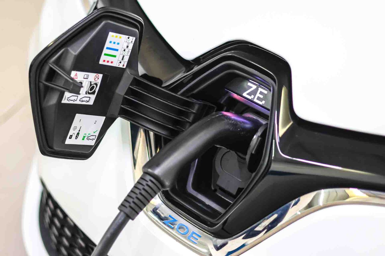 Renault Zoe Business 100kW R135 52kWH Comercial 2 Plazas - Foto 12