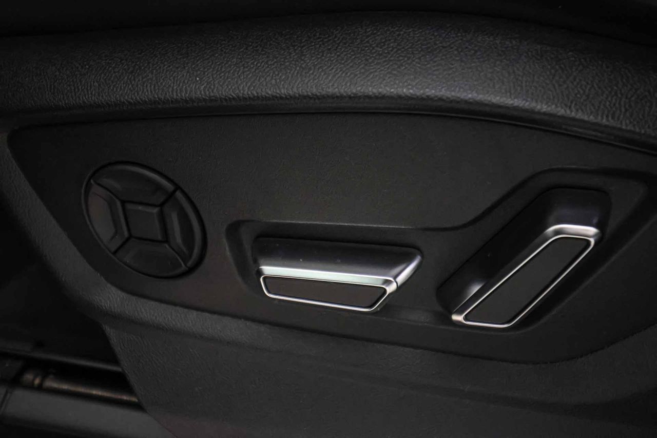 Audi Q8 55 TFSIe 280kW Black Line Pl quattro tip SLine **Techo panorámico** - Foto 34