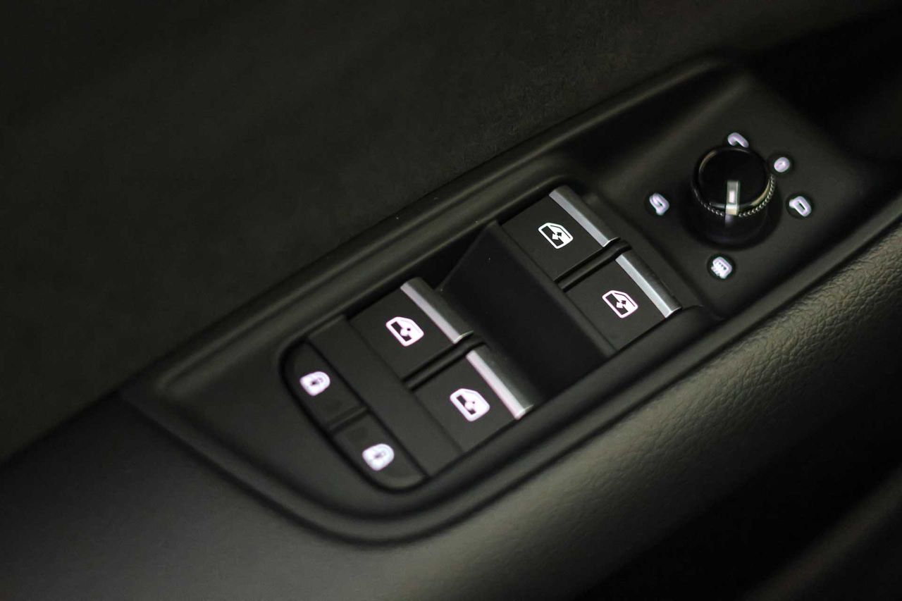 Audi Q8 55 TFSIe 280kW Black Line Pl quattro tip SLine **Techo panorámico** - Foto 36