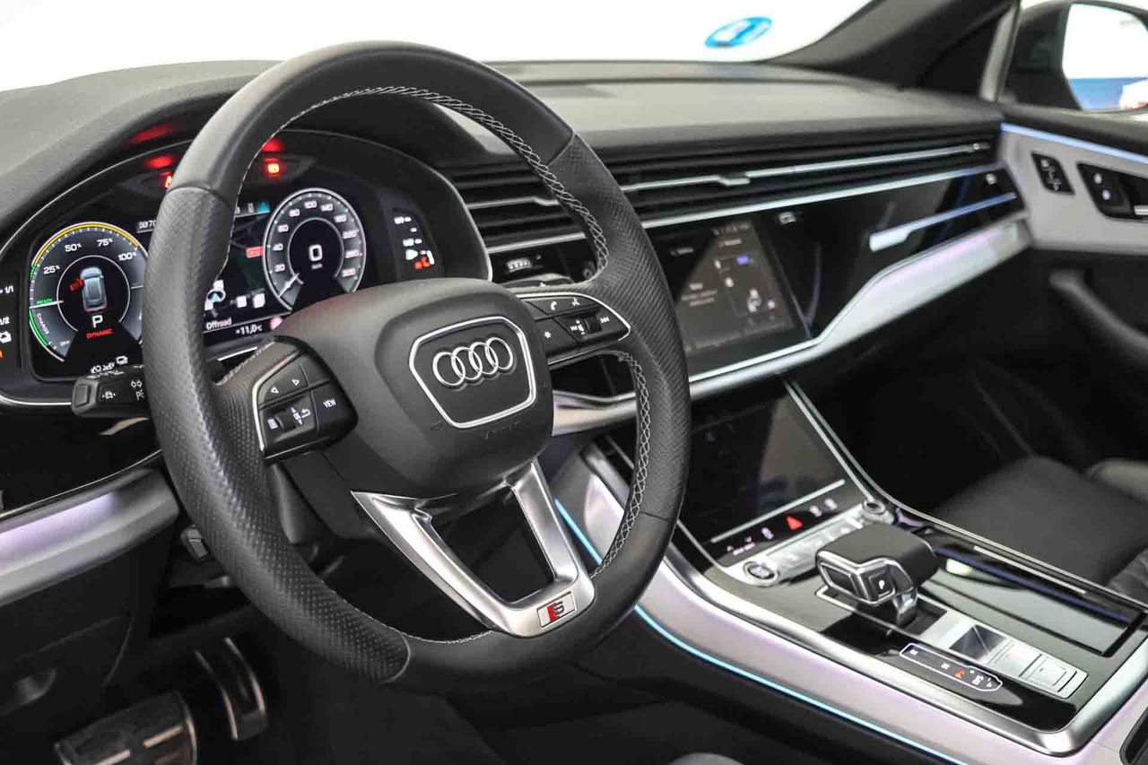 Audi Q8 55 TFSIe 280kW Black Line Pl quattro tip SLine **Techo panorámico** - Foto 6
