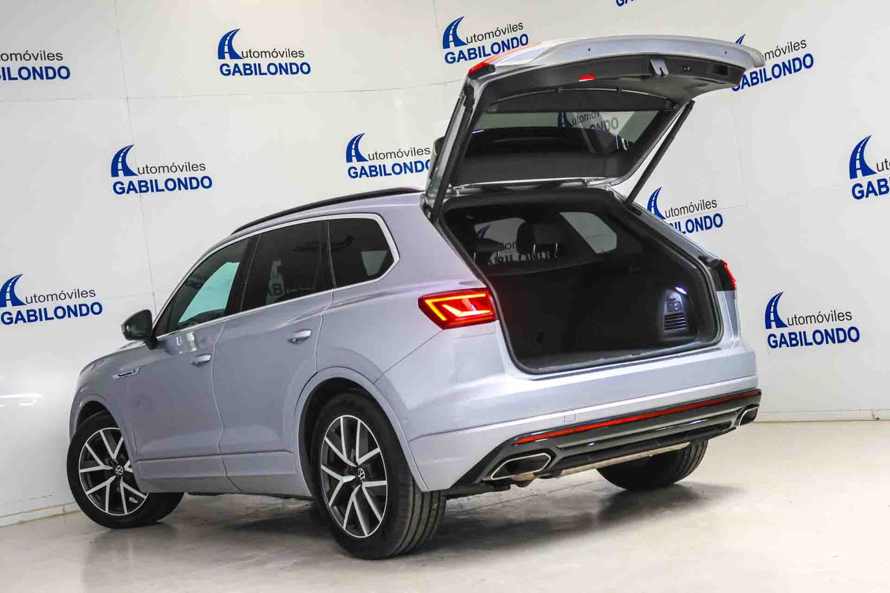 Volkswagen Touareg R-Line 3.0 V6 TDI 170kW Tip 4M **Techo solar** - Foto 22