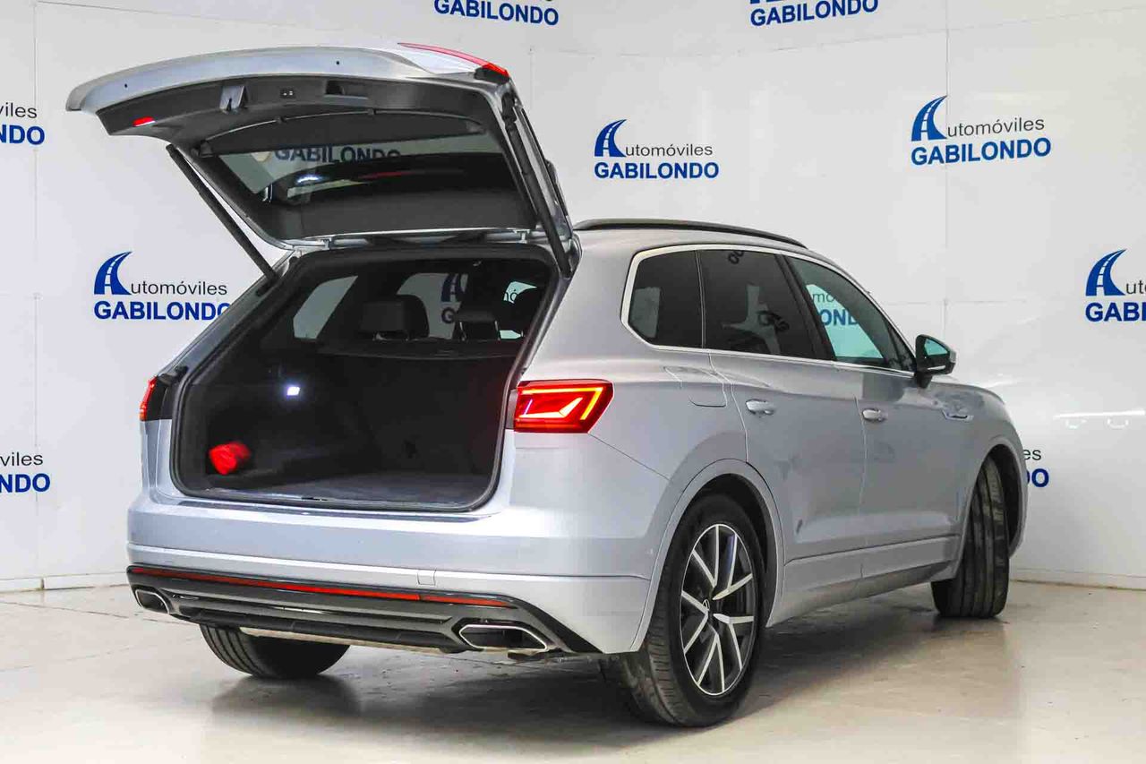 Volkswagen Touareg R-Line 3.0 V6 TDI 170kW Tip 4M **Techo solar** - Foto 18