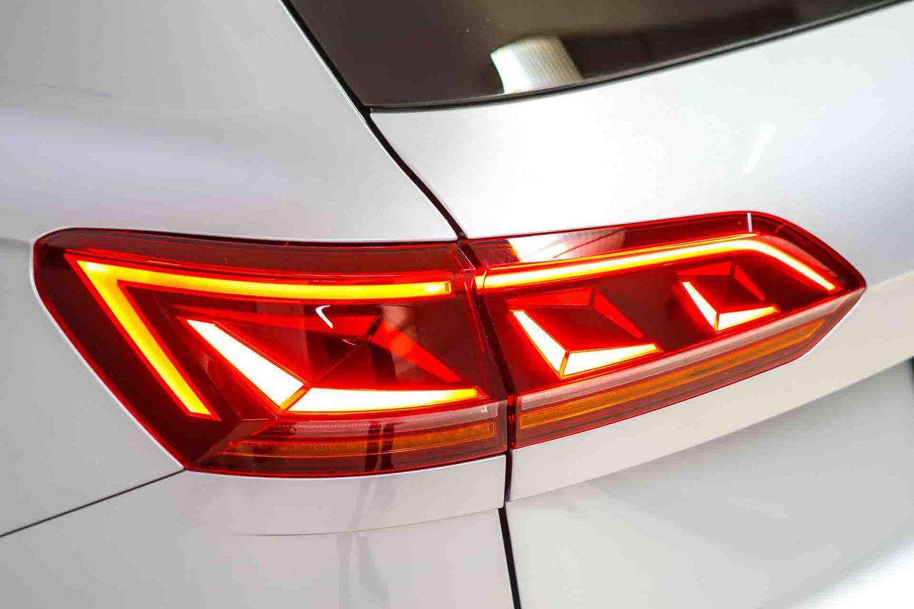 Volkswagen Touareg R-Line 3.0 V6 TDI 170kW Tip 4M **Techo solar** - Foto 20
