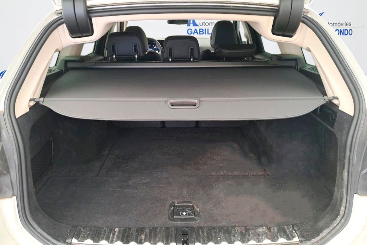 BMW Serie 3 318d Touring Auto - Foto 9