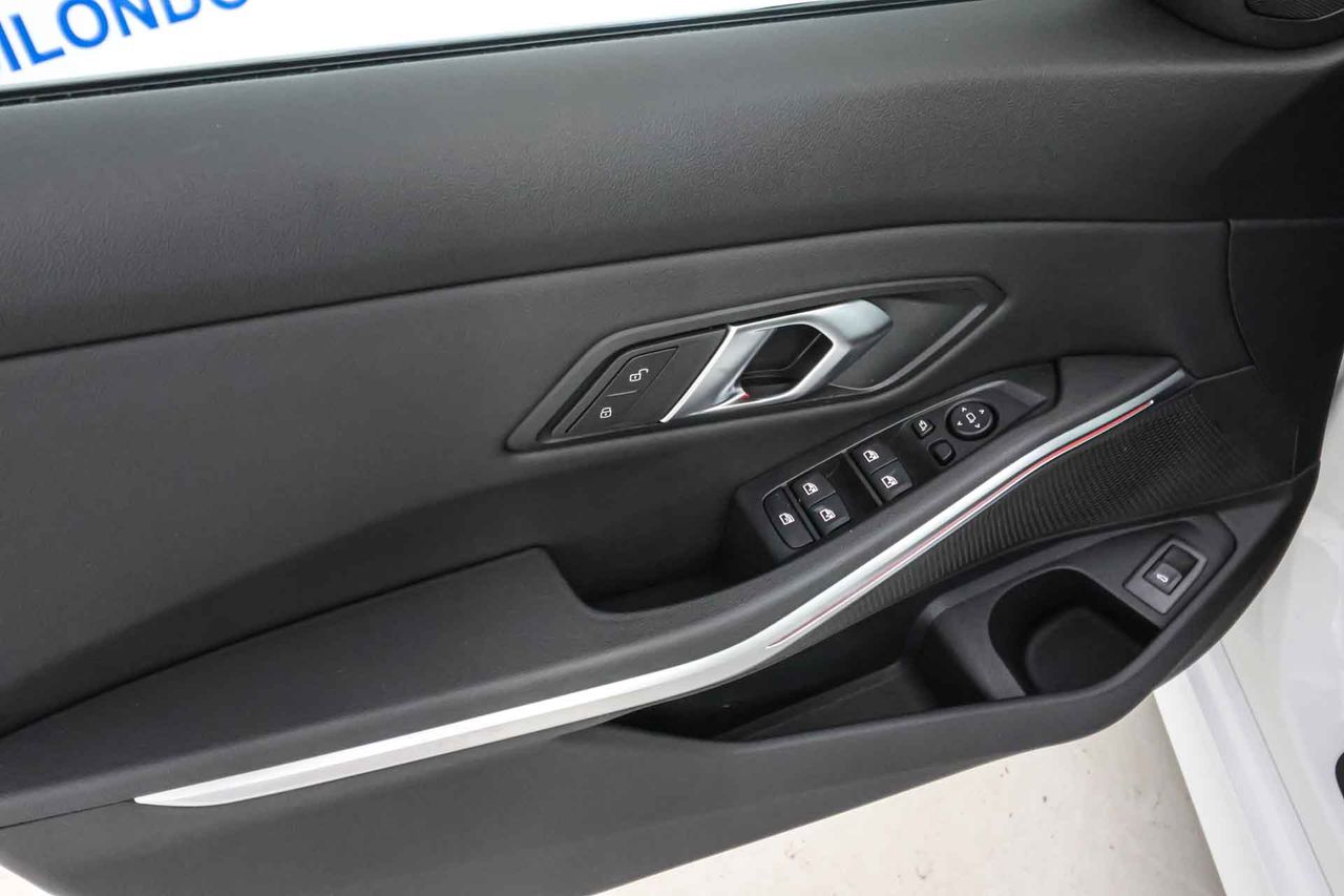 BMW Serie 3 318d Touring Auto - Foto 30