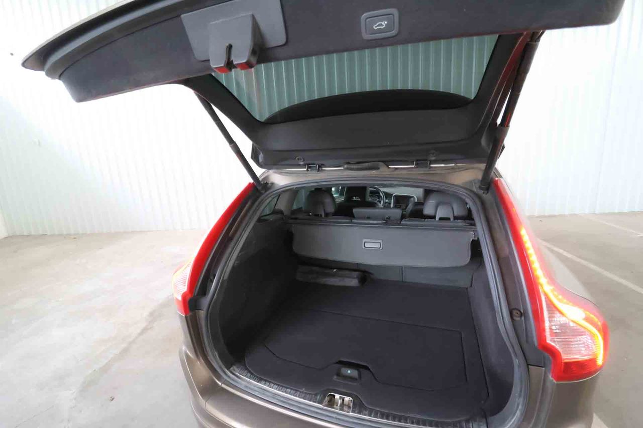 Volvo XC60 2.0 D3 Momentum Auto - Foto 15