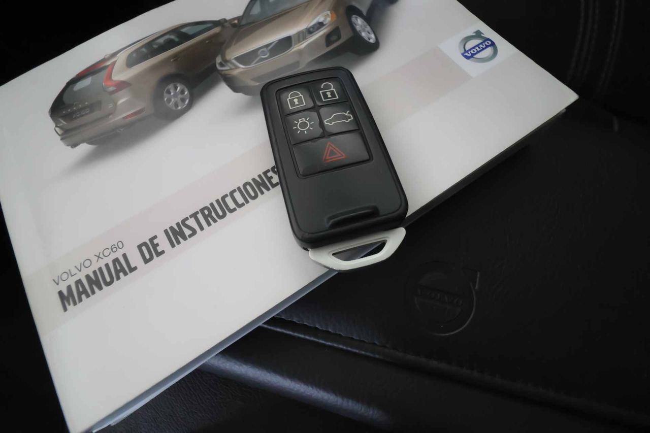 Volvo XC60 2.0 D3 Momentum Auto - Foto 24