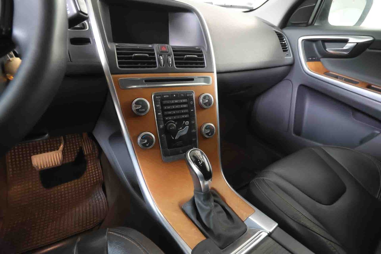 Volvo XC60 2.0 D3 Momentum Auto - Foto 14