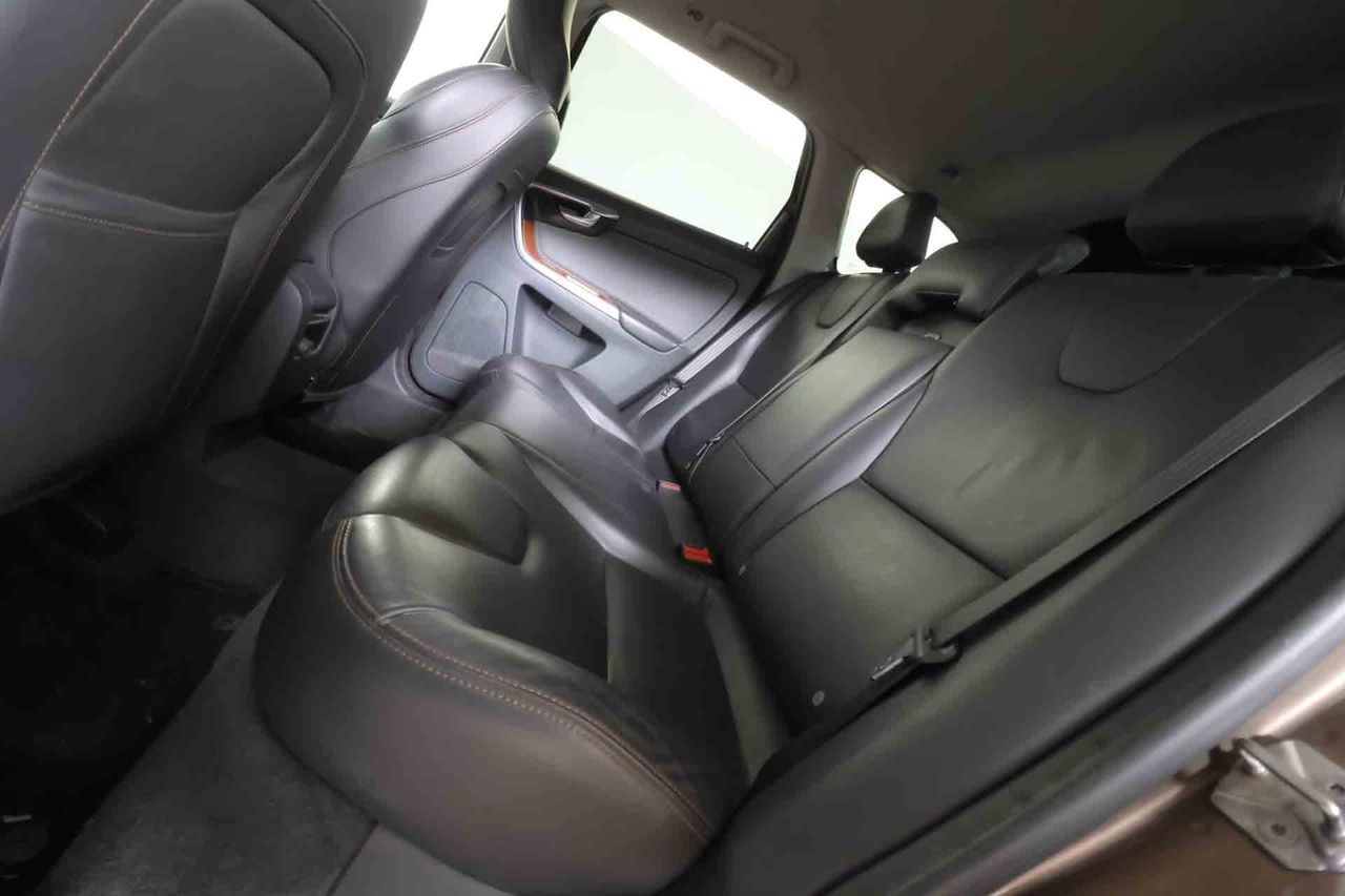 Volvo XC60 2.0 D3 Momentum Auto - Foto 13