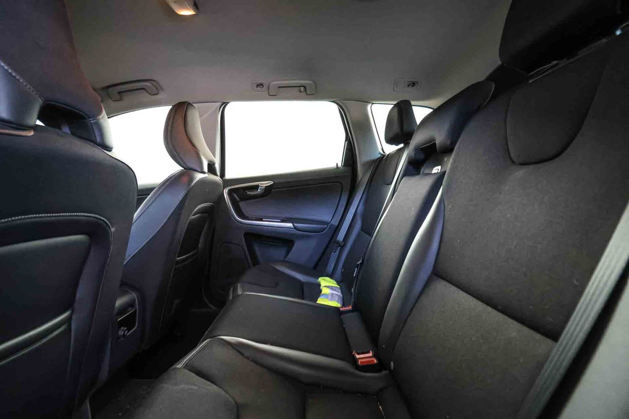 Volvo XC60 2.0 D4 Momentum - Foto 24