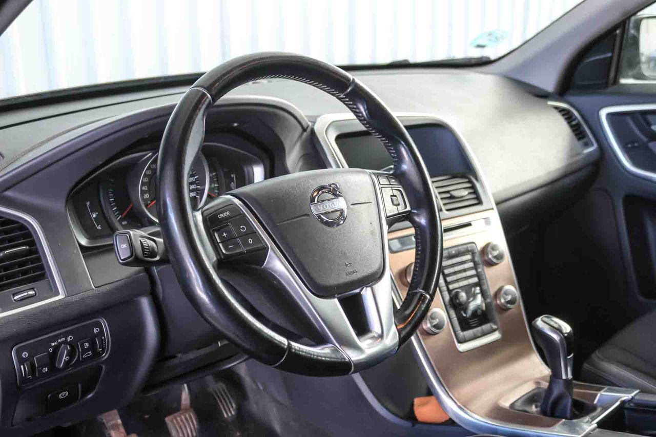 Volvo XC60 2.0 D4 Momentum - Foto 8