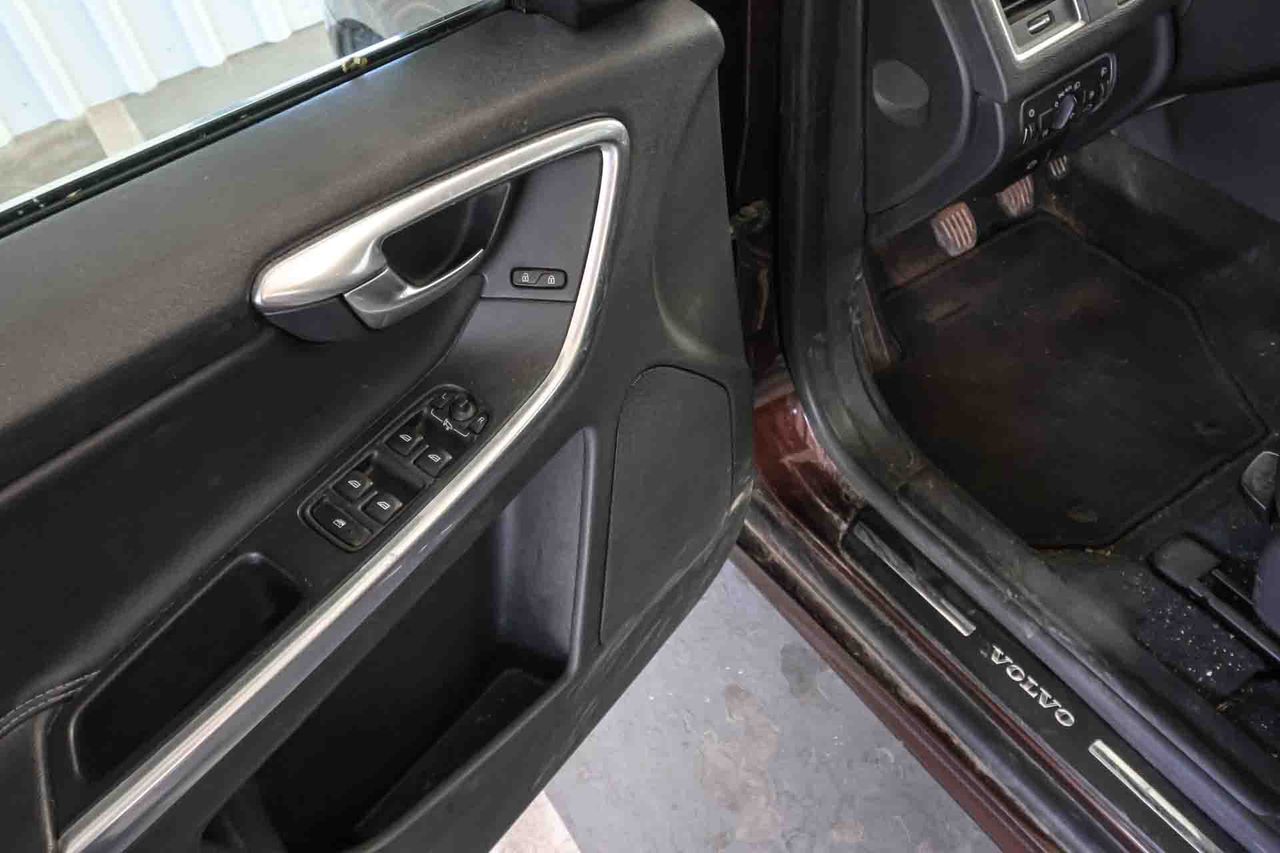 Volvo XC60 2.0 D4 Momentum - Foto 16