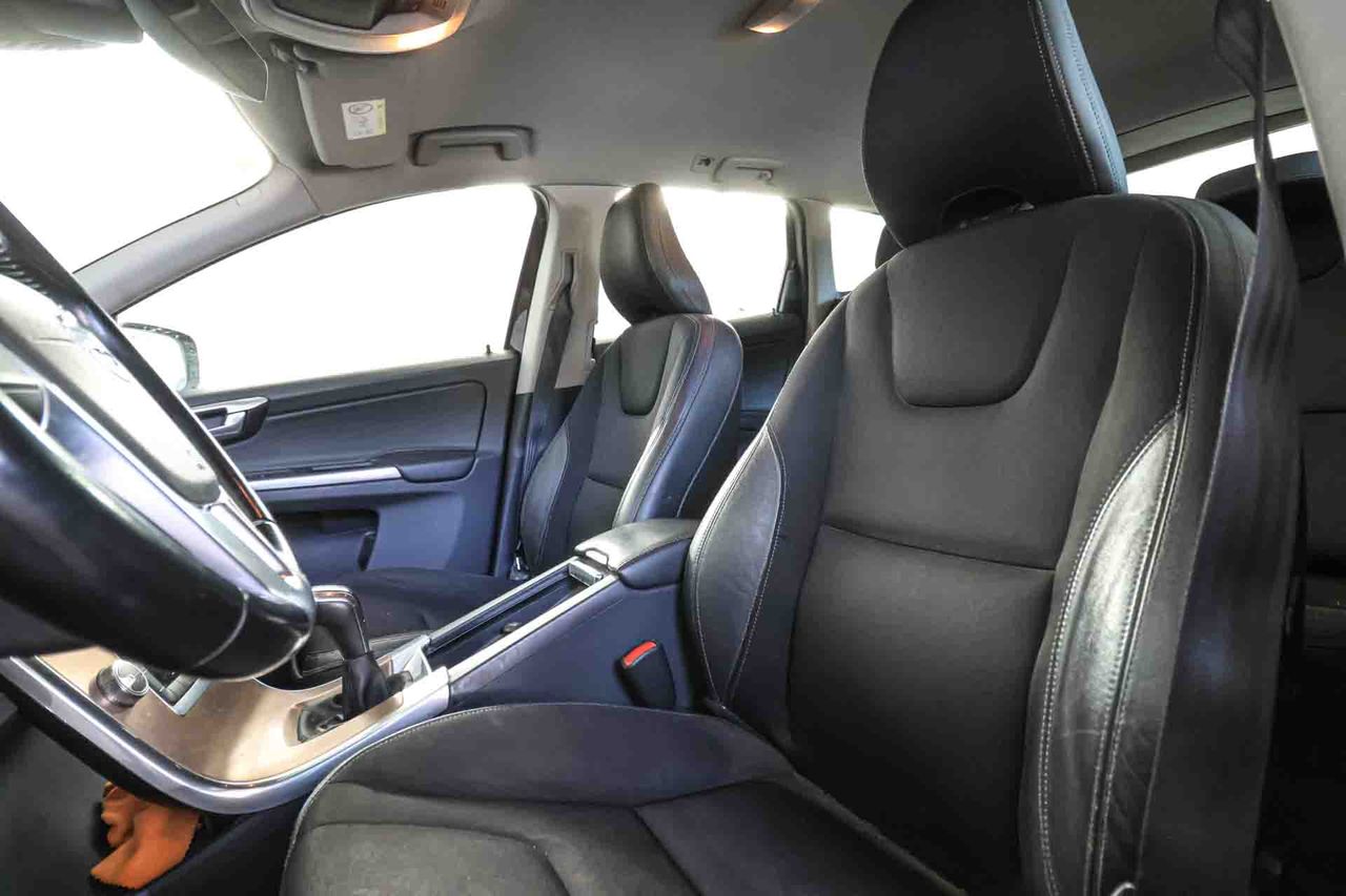 Volvo XC60 2.0 D4 Momentum - Foto 15