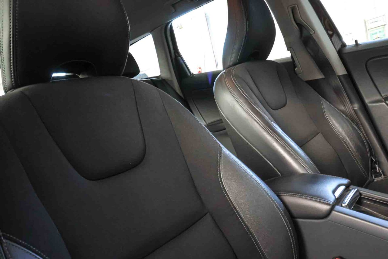 Volvo XC60 2.0 D4 Momentum - Foto 23
