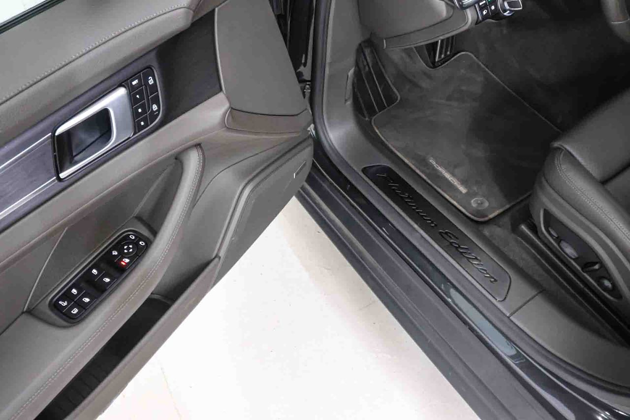 Porsche Panamera 4 E-Hybrid Platinum Edit Sport Turismo **Techo panorámico** - Foto 31