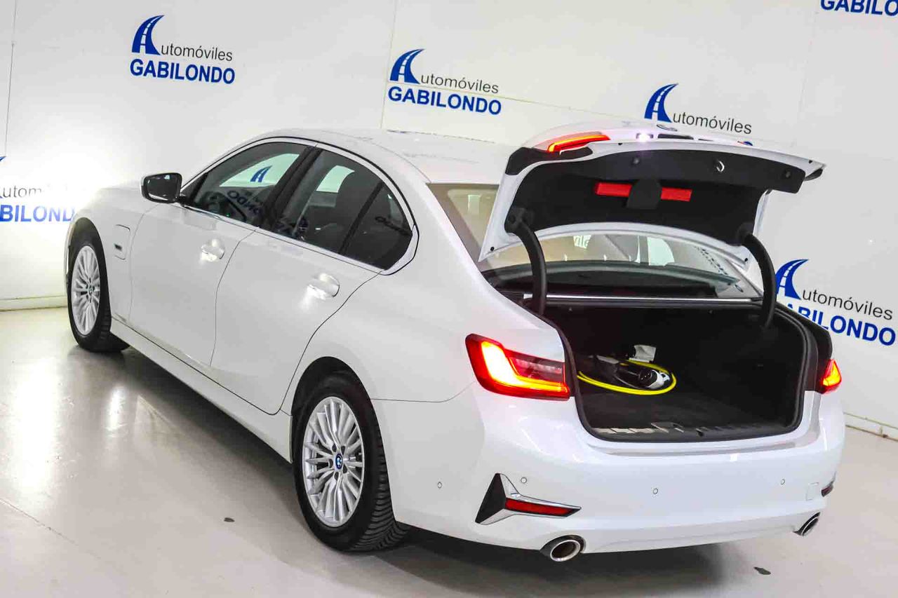 BMW Serie 3 320e - Foto 24