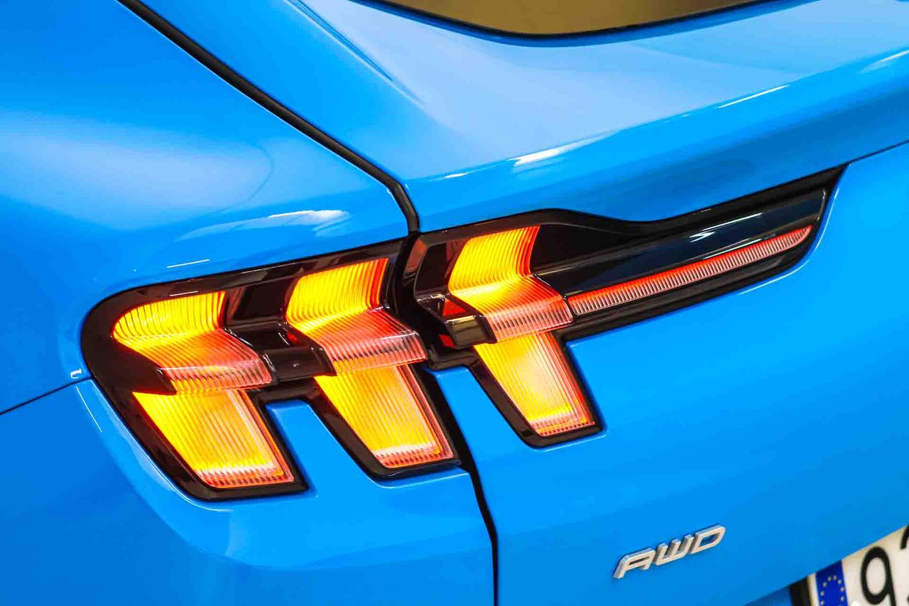 Ford Mustang Mach-E Premium AWD Ran. Están. (Bat. LFP) 232kW **Techo panorámico** - Foto 21