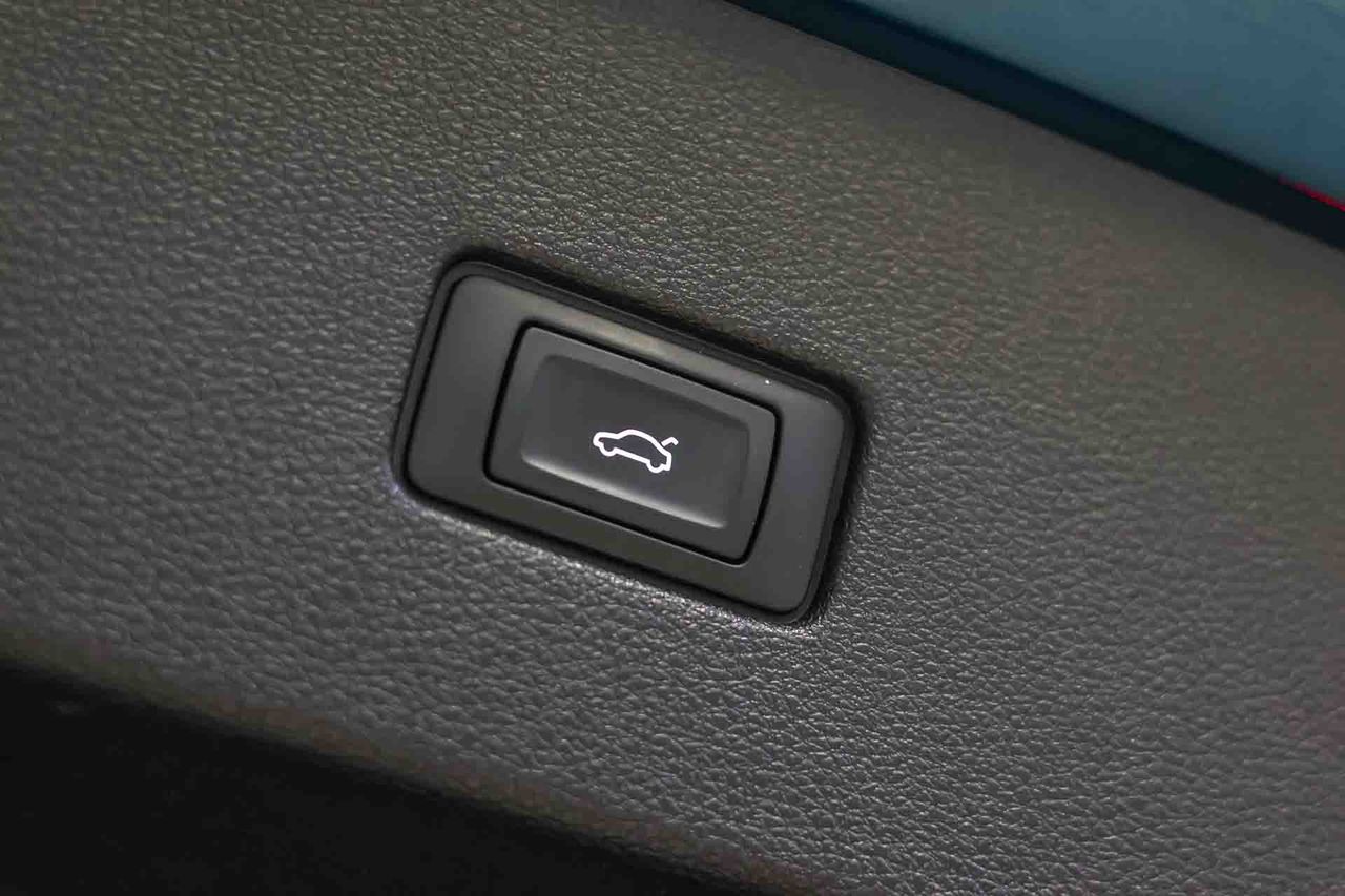 Audi Q8 55 TFSIe 280kW (381CV) quattro tiptronic **Techo panorámico** - Foto 57