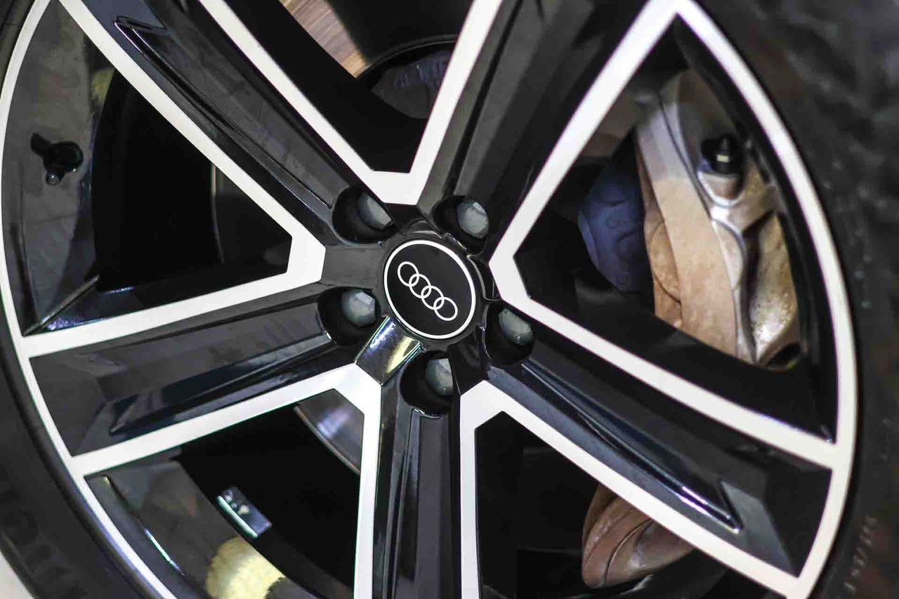 Audi Q8 55 TFSIe 280kW (381CV) quattro tiptronic **Techo panorámico** - Foto 25