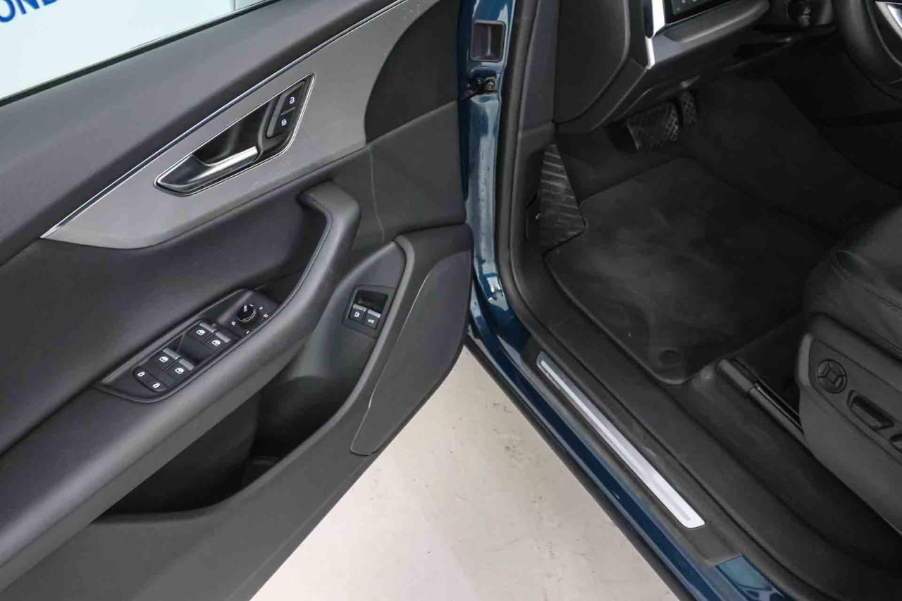 Audi Q8 55 TFSIe 280kW (381CV) quattro tiptronic **Techo panorámico** - Foto 35