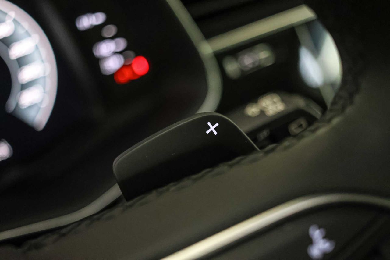 Audi Q8 55 TFSIe 280kW (381CV) quattro tiptronic **Techo panorámico** - Foto 46