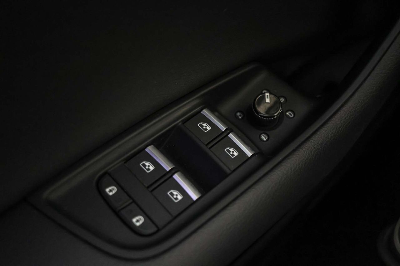 Audi Q8 55 TFSIe 280kW (381CV) quattro tiptronic **Techo panorámico** - Foto 36
